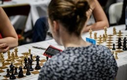 Entre égalité et sécurité, les échecs face à l’enjeu de la féminisation du jeu