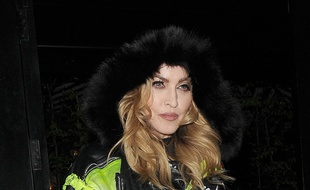 La chanteuse Madonna dans les rues de Londres