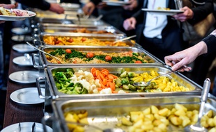 Illustration d'un buffet de mariage.