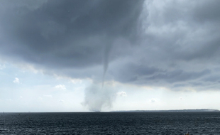 Une trombe marine au large d'Antibes ce jeudi après-midi.