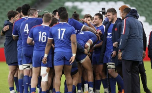 Le XV de France heureux après la victoire en Irlande lors de la 2e journée du Tournoi des VI Nations, le 14 février 2021.