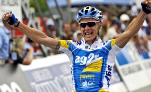John Gadret espère répéter ce geste de victoire lors du prochain Tour de France.