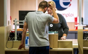 Un entretien dans une antenne de Pôle emploi dans le nord de la France, en août 2014