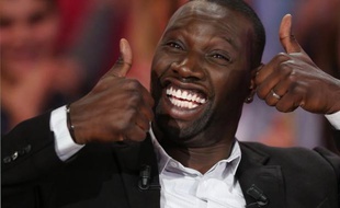 Propulsé personnalité préférée des Français en détrônant Yannick Noah, l'acteur Omar Sy, César 2012 pour "Intouchables", désormais installé à Los Angeles et entré au Musée Grévin, n'en finit pas à 34 ans de conquérir les coeurs avec son sourire rayonnant et son humour inoxydable.