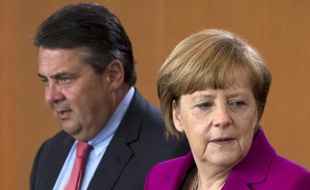 La chancelière allemande Angela Merkel et son ministre de l'Economie Sigmar Gabriel, le 4 juin 2014 à Berlin