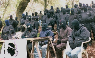 Les membres du Front de libération nationale corse (FNLC) lors d'une conférence de presse, le 5 mai 1996, à Ajaccio. (Illustration)