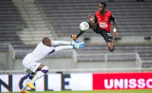 L'ancien joueur du Stade Rennais Jonathan Pitroipa a signé en régionale 1 pour l'Espérance Chartres-de-Bretagne.
