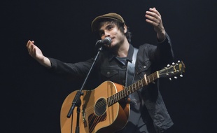 Le chanteur Gauvain Sers en concert à Saint-Germain-en-Laye en septembre 2017.