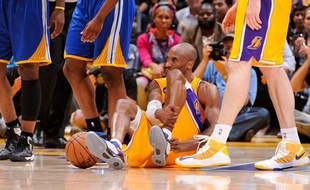 Kobe Bryant s'est gravement blessé lors d'un match entre les Los Angeles Lakers et les Gloden State Warriors le vendredi 12 avril 2013.