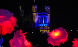 La colline de Fourvière, ici illuminée durant cette édition de la Fête des Lumières à Lyon.