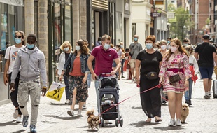 Illustration masques dans la rue.
