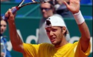 Paul-Henri Mathieu a battu l'ancien numéro un mondial russe, Marat Safin, 6-0, 7-5, au premier tour, mardi lors de la 2e journée du tournoi de tennis sur terre battue de Monte-Carlo, 3e Masters Series du circuit masculin ATP.