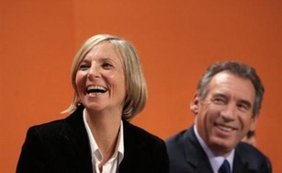 Marielle de Sarnez, candidate du Mouvement démocrate (MoDem) à la mairie de Paris, a paru tendre la main au maire PS sortant Bertrand Delanoë pour un éventuel partenariat de second tour, tout en insistant sur sa volonté de préserver la "liberté" du MoDem.