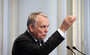 Jean-Marc Ayrault a jugé vendredi que les attaques de membres de l'UMP contre la justice n'étaient "pas dignes d'hommes et de femmes politiques républicains".