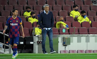 Quique Setién lors d'un match contre Leganes au Camp Nou.