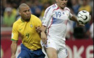 Le Brésil et la France étaient à égalité 0 à 0 à la mi-temps en quarts de finale du Mondial 2006 de football, samedi à Francfort.