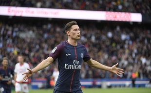 Julian Draxler ouvre grand les bras à son nouveau poste de milieu de terrain.