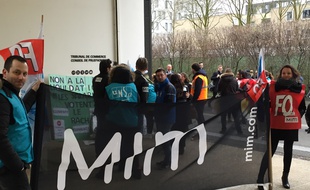Les salariés de Mim devant le tribunal de commerce de Bobigny, le 21 mars 2017.