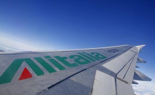 L'administrateur délégué de la compagnie italienne en difficultés Alitalia, Andrea Ragnetti, a présenté sa démission, qui a été acceptée par le conseil d'administration, a indiqué lundi le groupe dans un communiqué.