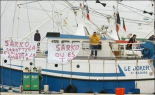 Les pêcheurs d'anchois qui bloquaient depuis samedi le port de plaisance de Pornichet-La Baule ont quitté les lieux lundi soir tandis que le port de Saint-Gilles-Croix-de-Vie (Vendée) est toujours bloqué depuis près de dix jours, a-t-on appris auprès des pêcheurs.