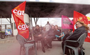 Le piquet de grève au dépôt de bus de Transpole à Sequedin le 15 mai 2013.