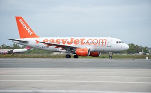Merignac, 25 avril 2012. - Avion Easy Jet. Photo : Sebastien Ortola