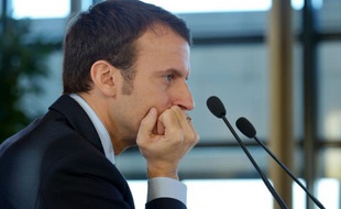 Le ministre français de l'Economie Emmanuel Macron lors d'une conférence de presse sur les délais de paiement le 23 novembre 2015 à Bercy