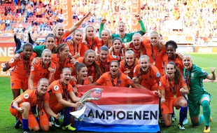 La joie de l'équipe des Pays-Bas, vainqueur de l'Euro féminin face au Danemark, le 6 août 2017. 