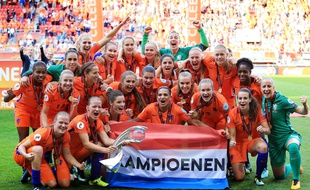 La joie de l'équipe des Pays-Bas, vainqueur de l'Euro féminin face au Danemark, le 6 août 2017.