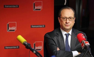 François Hollande dans les studios de France Inter, le 5 janvier 2015