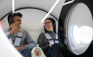 Tanay Manjrekar (g.) travaille pour le projet Hyperloop de Virgin depuis cinq ans.