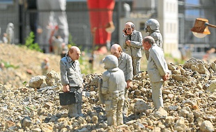 L'uvre d'Isaac Cordal à Bouffay.