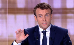 Emmnauel Macron, le candidat d'En Marche!, sur le plateau du «Grand Débat» (TF1 et France 2), le 3 mai 2017.
