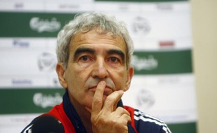Le sélectionneur de l'équipe de France, Raymond Domenech, lors d'une conférence de presse à Kaunas le 27 mars 2009.