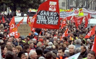L'ensemble des syndicats (CGT, CFDT, FO, CFTC, CFE-CGC, FSU, Unsa, Solidaires), unis autour d'une plate-forme commune pour la défense de l'emploi, du pouvoir d'achat et des services publics, "va demander à rencontrer le président Nicolas Sarkozy et le ministre du Travail (Brice Hortefeux) dans les jours à venir", selon Jean-Claude Mailly (FO).