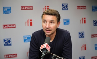 Paris le 10 avril 2012. Emission de radio RFI Mardi Politique en partenariat avec RFI , 20 Minutes, Le Point et France 24. Olivier Besancenot candidat de la Ligue communiste revolutionnaire (LCR) aux élections présidentielles de 2002 et 2007. Soutien de Philippe Poutou candidat a l'election presidentielle 2012 pour le NPA.