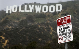 Un panneau interdit l'accès aux lettres emblématiques d'Hollywood (illustration).