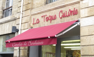 La devanture de l'enseigne La Toque cuivrée.