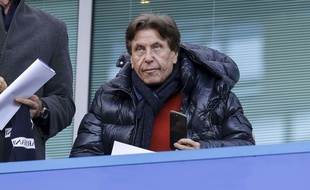 Pini Zahavi, ici en janvier 2018 lors d'un match de FA Cup entre Chelsea et Newcastle.