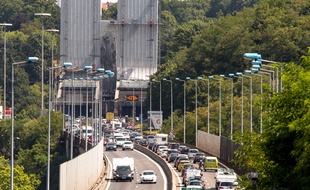A l'entrée du tunnel sous Fourvière à Lyon.