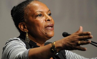 La ministre de la Justice Christiane Taubira veut que sa réforme pénale soit discutée au Parlement "dès que possible", jugeant que ce serait une "faute éthique et une erreur politique" de la retarder au-delà des municipales, dans un entretien au Monde diffusé samedi.