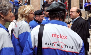 Le curé de Villemur-sur-Tarn (Haute-Garonne) rendra hommage dimanche au combat des 283 anciens salariés de l'usine française du groupe américain Molex, placée jeudi en liquidation judiciaire, en les accueillant dans son église lors de la messe dominicale.