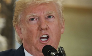 Donald Trump parle aux journalistes depuis la Trump Tower à New York, le 16 août 2017.