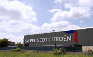 Le numéro un PSA Peugeot Citroën a perdu 9,5% et Renault 3,6%, plombé par la contre-performance de sa marque à bas coûts Dacia (-20,2%).