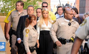 Paris Hilton à son arrivée à la cour fédéral de Las Vegas le 20 septembre 2010.