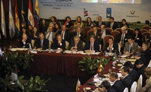 Les présidents du Mercosur ont fait preuve de fermeté vendredi face à quatre pays européens après la fermeture de leur espace aérien au président bolivien et estimé par ailleurs qu'il était temps d'imposer des limites aux pratiques d'espionnage.