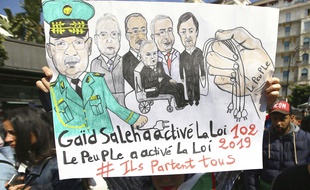 Affiche des manifestants en Algérie