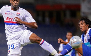 Frédéric Piquionne (à g. avec le maillot lyonnais en 2009) jouera la Gold Cup 2013 avec la Martinique.