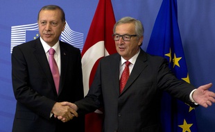 Recep Tayyip Erdogan et Jean-Claude Juncker, à Bruxelles, le 5 octobre 2015.