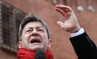 Jean-Luc Mélenchon, coprésident du Parti de Gauche, a recommandé à ses sympathisants jeudi de se tenir "à distance du PS" lors des rassemblements prévus en France en hommage au jeune militant d'extrême gauche Clément Méric, violemment frappé.